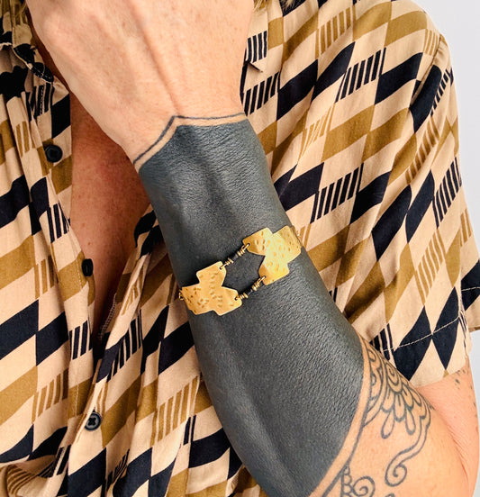 GEOMETRIC TEXTURED BRASS BRACELET