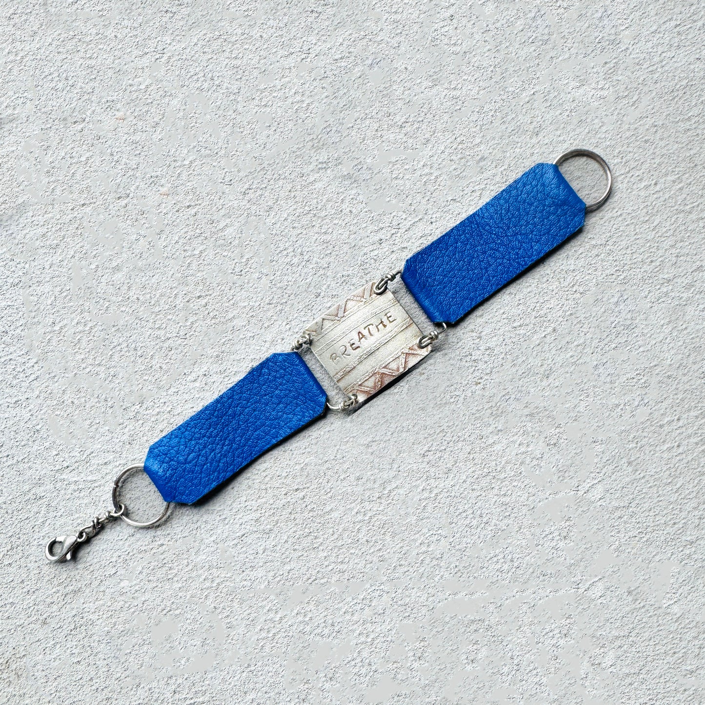SILVER STAMPED BREATHE SAPPHIRE LEATHER BRACELET