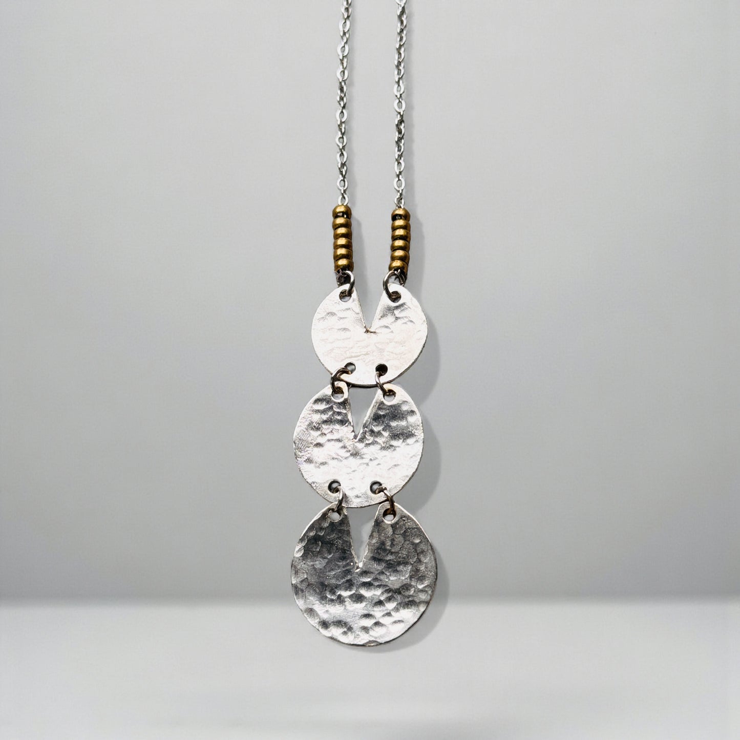 HAMMERED SILVER DISC NECKLACE