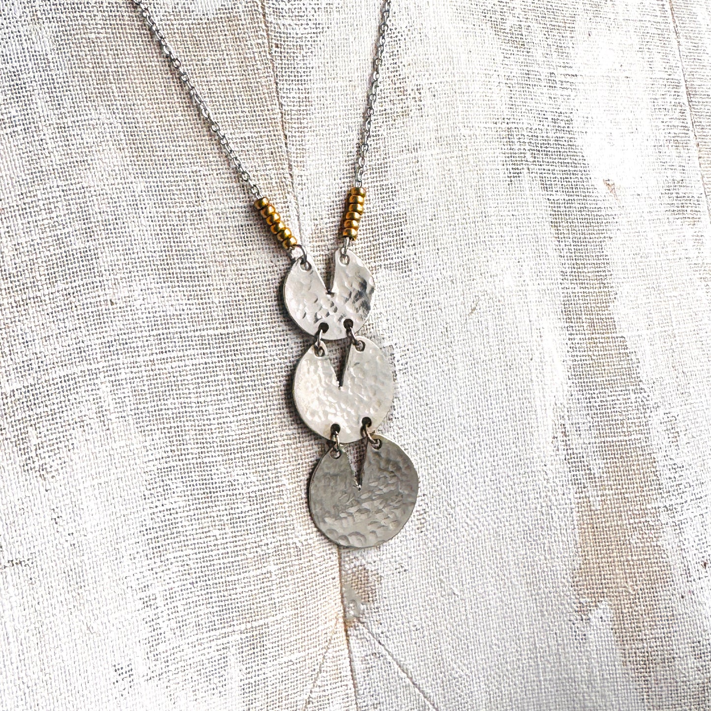 HAMMERED SILVER DISC NECKLACE