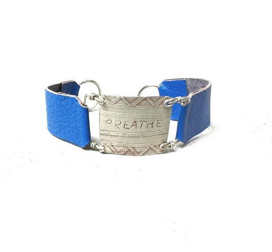 SILVER STAMPED BREATHE SAPPHIRE LEATHER BRACELET