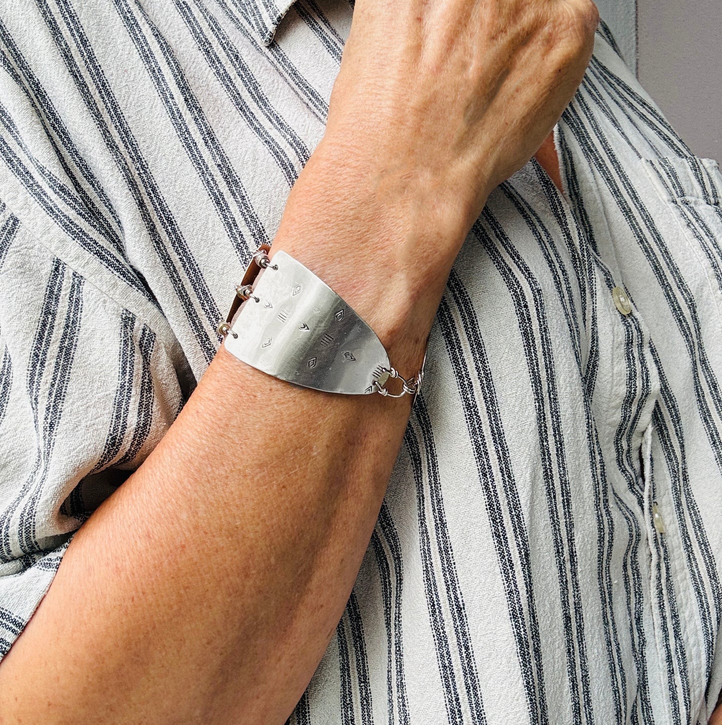 SILVER GEOMETRIC STAMPED BRACELET - end of season sale