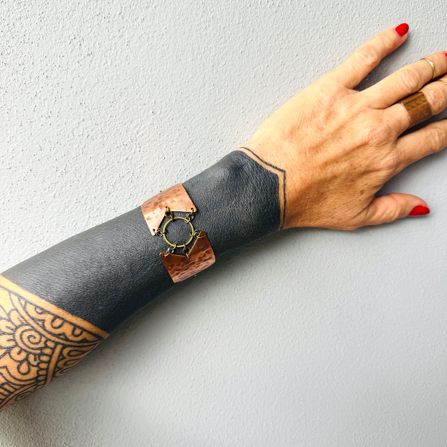 GEOMETRIC TEXTURED COPPER BRACELET - end of season sale