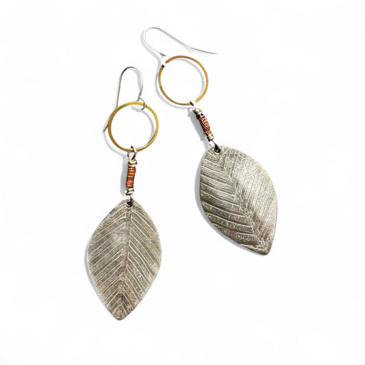 SHORT SILVER ETCHED LEAF EARRINGS