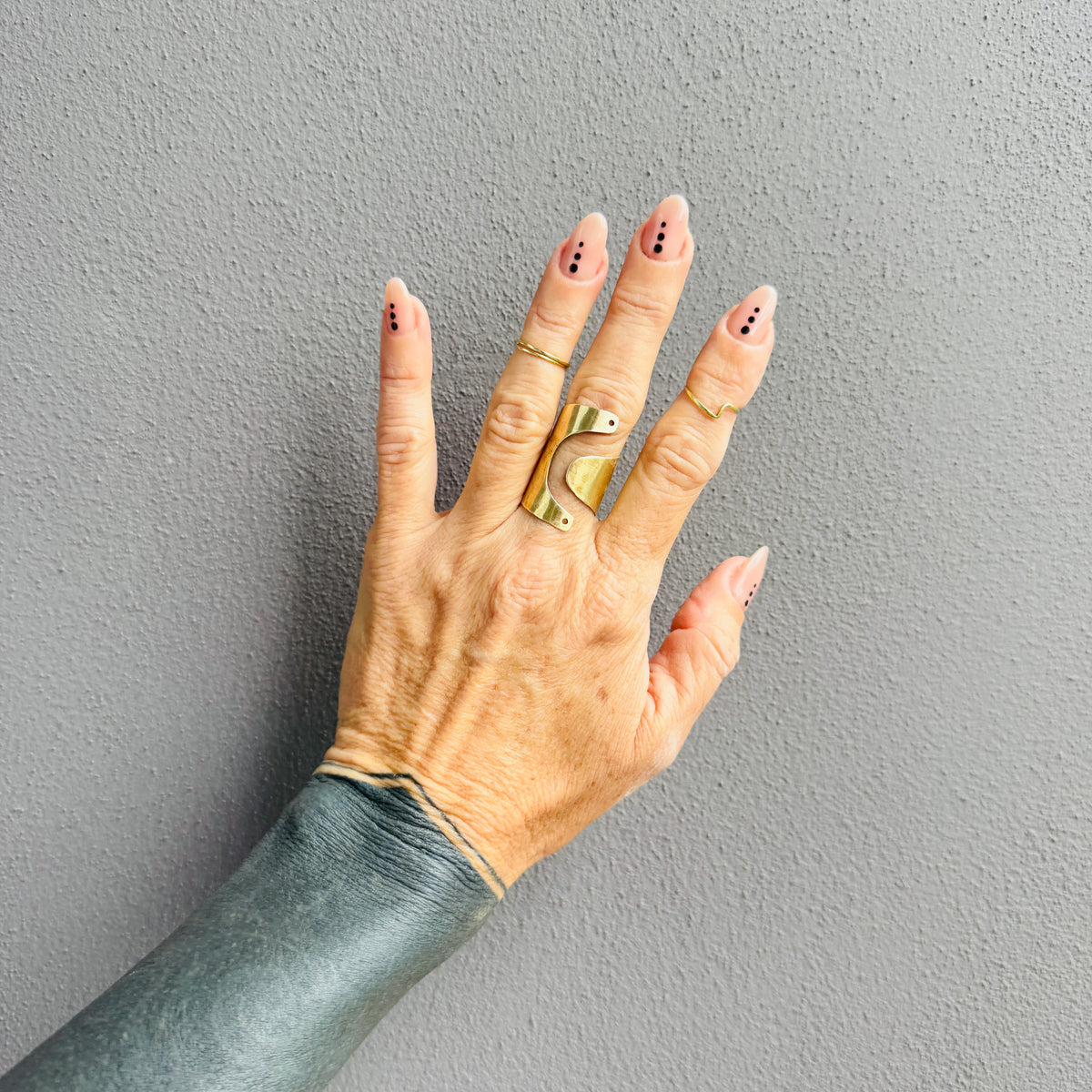 GEOMETRIC WRAP BRASS RING