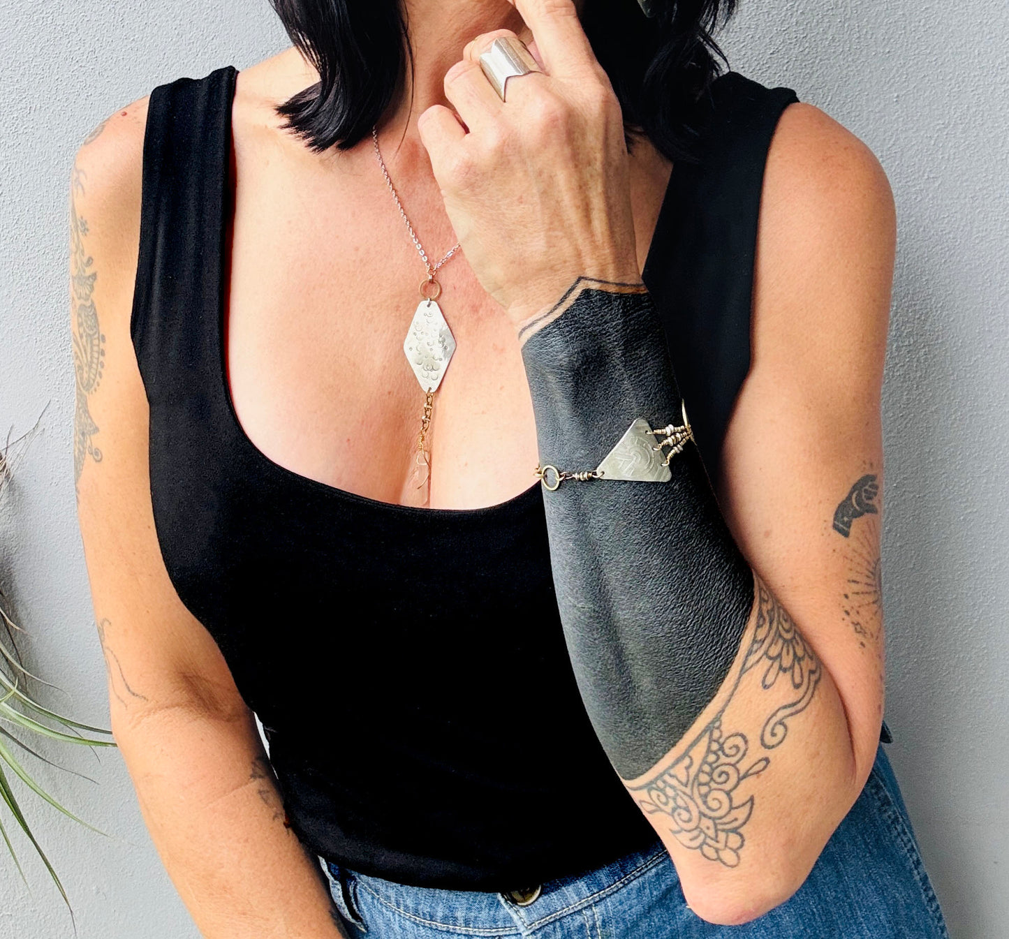 ROSE QUARTZ AND SILVER STAMPED ROMBO NECKLACE - end of season sale
