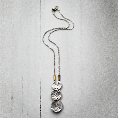 HAMMERED SILVER DISC NECKLACE