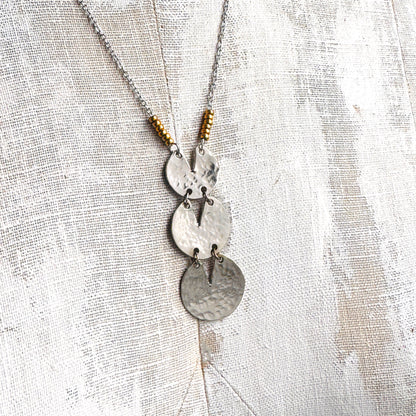 HAMMERED SILVER DISC NECKLACE