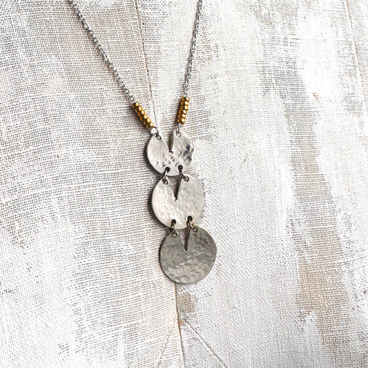 HAMMERED SILVER DISC NECKLACE