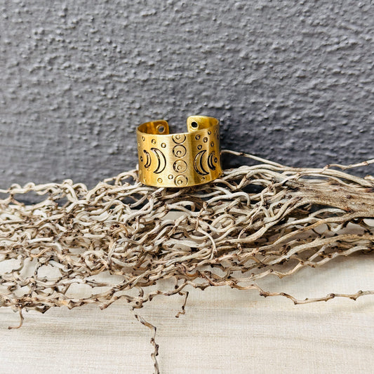WIDE BRASS MOON PHASES RING
