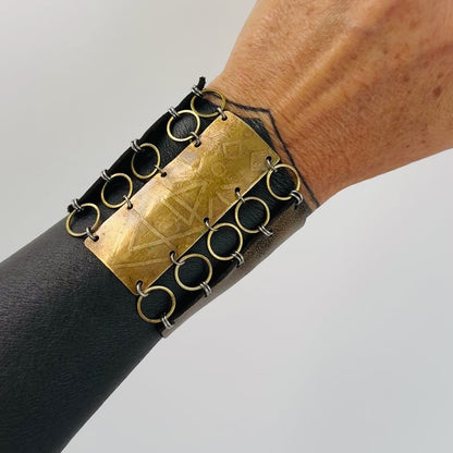 TRIBAL ETCHED BRASS AND METALLIC LEATHER BRACELET